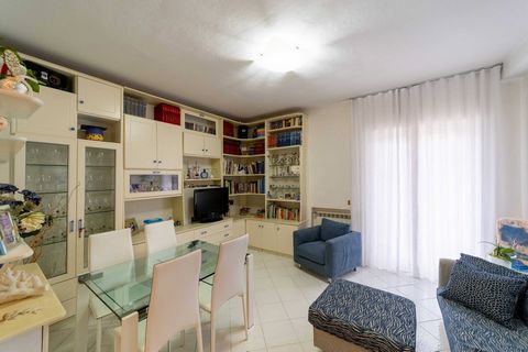 Porto Santo Stefano, Via Marconi We offer for sale an apartment on the fifth floor with elevator, in a convenient and well-served location. The apartment boasts comfortable and comfortable rooms, characterized by great brightness. Tastefully renovate...