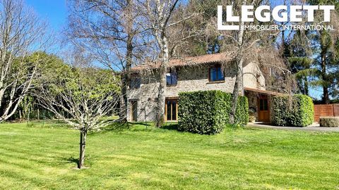 A27807WV87 - Experience tranquility, elegance, and ample space in this remarkable estate entered via electric gates. Impeccably renovated, the main house and gite nestle amidst 4.8 hectares of land, boasting panoramic views. The main residence boasts...