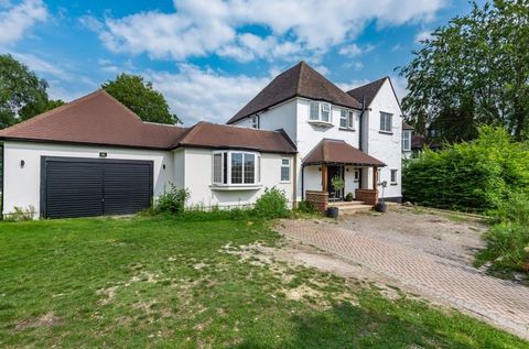 ANOTHER PROPERTY SOLD OFF MARKET BY FROST ESTATE AGENTS Frost Estate Agents are delighted to offer this substantial family home found on one of Purley's most desired roads, Oakwood Avenue. The property sit's on one of the largest plots in the road, a...