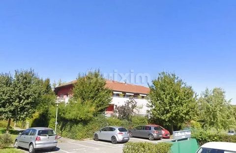 Réf 67990NL : 15 minutes north of Annecy and 30 minutes from Geneva, in a pleasant country setting, come and discover this welcoming apartment. You'll enjoy a bright, sunny living room, a fully equipped kitchen and a bright bedroom with storage. Inve...