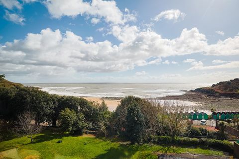 Nestled within the distinguished Langland Bay Manor, a Grade II Listed building just steps away from the acclaimed Langland Bay, resides Apartment 21. This exquisite one-bedroom abode offers exceptional vistas of the Bristol Channel across Langland B...