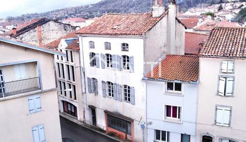 Beautiful bright building on 3 floors to be completely renovated for rental investment. Ground floor: commercial premises of 55 m2 and courtyard of 32m2. The 1st and 2nd floor are respectively 73 and 78m2 for 5 rooms each. A balcony and toilets are l...
