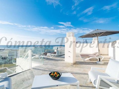 Exclusive luxury penthouse apartment in one of the most exclusive urbanisations of Torrox Costa. Located in the residential area of Marinsa Beach, this modern apartment consists of 3 double bedrooms, 2 bathrooms, living room with open plan kitchen, p...