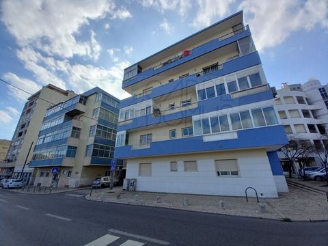 The apartment is located next to the Alfeite Naval Base. It is sold in the state of conservation in which it is, which indicates that it needs works. It has 5 rooms, but currently, it does not have installed kitchen, toilets and needs a new electrica...