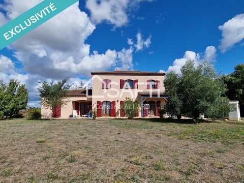 Located in Encausse, this charming house enjoys an ideal location in a quiet and residential area. Shops, schools and public transport links are nearby. The property is set on a large plot of 2717 m² offering many possibilities for development. Guest...