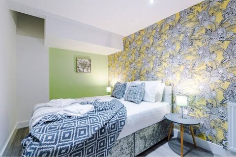 Welcome to Sojo Stay Eccles, perfect for families, friends, groups, and business travellers. This special 2-bedroom apartment sleeps up to 7 guests, with each bedroom housing a double bed and the living room featuring 2 small double sofa beds. Enjoy ...