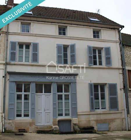 Located in the welcoming village of Ravières, this house benefits from an ideal location close to all amenities, just 2km from Nuits train station. Nestled in a quiet and peaceful area, this residence offers a pleasant living environment, residents w...