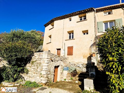 Nestled in a pretty hamlet of Saignon, 4 km from Apt and amenities, this charming house of approximately 95 m² on two levels will seduce you with its potential and its view of the Luberon. On the ground floor, you will arrive in a dining room with it...