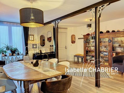 Located in the charming town of La Flèche, this house offers a pleasant and practical living environment. Close to amenities and points of interest, it benefits from an ideal location for future buyers. With its 203 m² of land, this property also off...