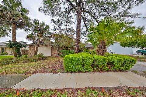 Welcome to 835 Rustic Oaks Drive, your ideal pool home in Palm Harbor, Florida! This 3-bedroom, 2-bathroom gem promises a seamless move-in experience. Featuring an open floor plan, oversized garage, updated bathroom vanities, and modern amenities lik...