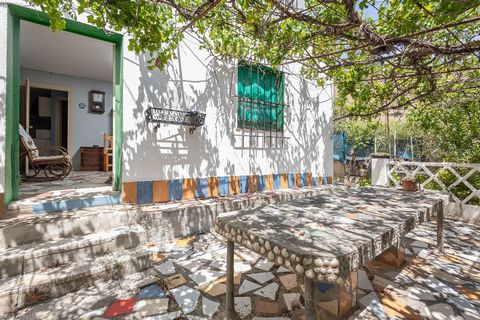This place is located in Alozaina, 8 km. from Yunquera and 30 minutes from Ronda. It has 6,700 meters of land with fruit trees. It has water and electricity from the town hall, as well as a well with its quart for greater security. It also has a 1,00...