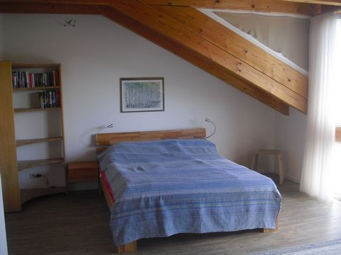 The approx. 50 square meter large apartment is located in the attic of my house (semi-detached house) in the Weststadt of Tübingen and is accessed via a separate external spiral staircase (see picture gallery). Over the balcony you reach the kitchen-...