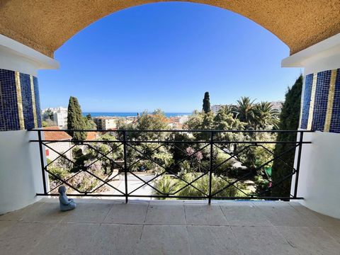 Welcome to this elegant Belle Epoque style house, nestled in the charming area of Nice West, offering stunning views of the Mediterranean Sea. This spacious property of over 340m2 has exceptional potential to create your ideal living oasis. Key featu...