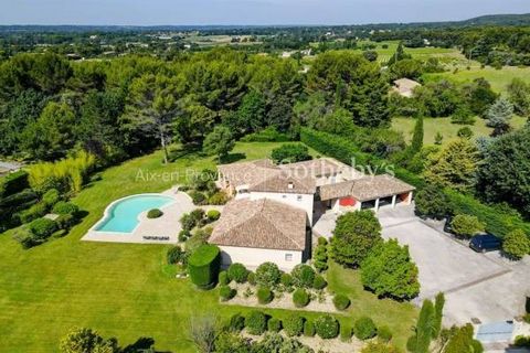 Built in 1989 and nestled in Aix En Provence, this elegant house is now for sale. Don't miss out on this stunning opportunity. Overlooking the countryside, the property enjoys idyllic scenery. You will find 280 sq. m of living space in the house. Sou...