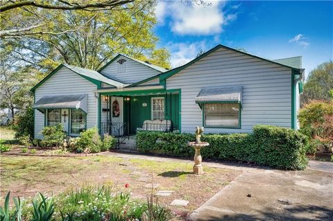 Welcome to this charming 1940's farmhouse with 3 bedrooms and 1 bath. Original details and spacious rooms throughout, including a large formal living room, fireside family room and generously sized eat in kitchen with hand built cabinetry. Looking to...
