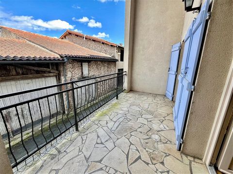 Ref. 4201 Monclar d'Agenais sector, 20 minutes from Villeneuve sur Lot, village house of 151 sqm including 5 bedrooms, a spacious kitchen, a living room with a pleasant terrace. On the ground floor, the 32.60 m2 kitchen offers plenty of space, its 22...
