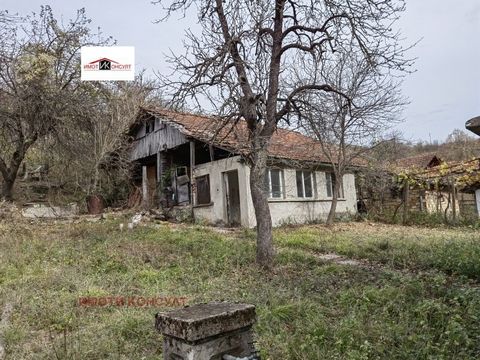 Imoti Konsult for sale a two-storey house in the center of the village of Drenta in the Elena Balkan.The house has an area of 180sq.m. +1000sq.m Yard with 17sq.m built-up area as an outbuilding. Floor 1-Large antique tavern with 3 rooms and toilet as...