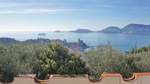 Located in one of the most beautiful panoramic areas of Lerici, Narbostro, this apartment in two-family villa features a large terrace offering an enchanting view of the sea and the Gulf of Poets. The house has independent access from a private road....