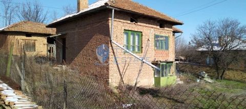 Top Estate Real Estate presents to you a two-storey brick house with a large yard in the village of Kozlovets, Veliko Tarnovo region. The village of Kozlovets is located in the middle part of the Danube Plain, only 16 km south of the town of Svishtov...