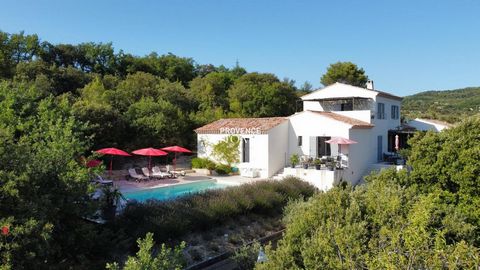 Provence Home, the real estate agency of Luberon, is offering you for sale, close to Joucas and Roussillon, a contemporary property and its 2 guest houses with a view of the Luberon and the Madeleine cliff. SURROUNDINGS OF THE PROPERTY The property i...