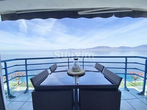 Ref 680490LC: Located in Saint-Gingolph, I have the pleasure of presenting this magnificent T2 penthouse to you. It offers an exceptional living environment, combining comfort and panoramic views of the lake. Close to all amenities and customs on foo...