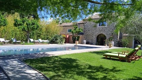 18th century Provencal farmhouse surrounded by lavender fields, vineyards, fruit trees, in the countryside, not isolated, set in the heart of a park with trees of more than 9400 m² and equipped with a swimming pool, a pool house and three wellness ar...