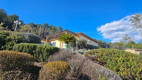 In Lorgues you will discover this very pleasant charming residence, a very nice interior and exterior decoration awaits you. Come and discover it and visit the pleasant landscaped garden of more than 4900 m² with swimming pool and jacuzzi. In the bas...