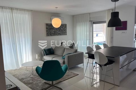 sland of Krk, Njivice, luxurious newly renovated three-room apartment with a panoramic view of Kvarner. A completely quiet street in the immediate vicinity of the sea and the center of Njivica. A beautiful three-room apartment with a closed area of 7...