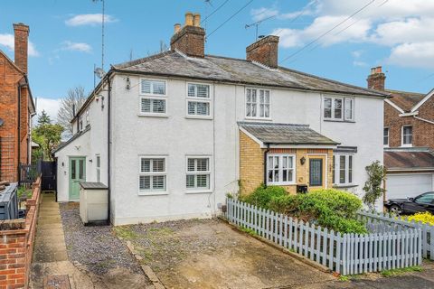 A fully refurbished three bedroom semi detached cottage with a large rear garden and detached home office within the sought after Hertfordshire village of Redbourn, and within walking distance to the village High Street. Nestled on Crown Street in Re...