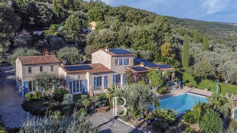 Stunning stone Provençal house situated on the heights of the charming village of Le Tignet, just minutes away from the heart of Spéracèdes, offering panoramic views stretching from the Bay of Cannes to Lake Saint-Cassien and the hills of Tanneron. W...