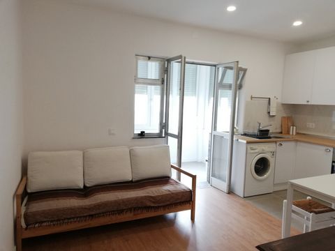 This apartment is located in one of the privileged neighborhoods of the city of Évora, just 10 minutes walk from the historic center. It is very bright and spacious.