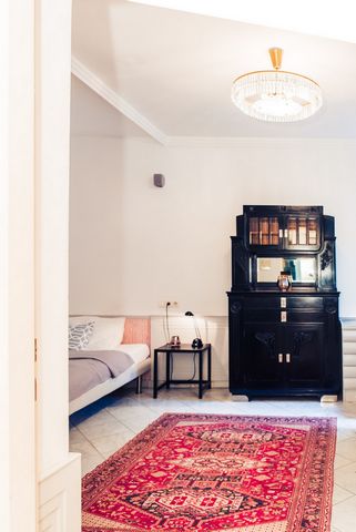 The apartment is located in the middle of the first district in a quiet side street. It is on the first floor of a well-kept baroque building with a lift. The apartment is partially furnished with period furniture and partially has underfloor heating...