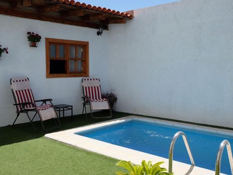 Casa Samuel is located in the small and quiet village of Las Vegas, belonging to the municipality of Granadilla de Abona, in the south of the island of Tenerife.This village was the first population centre of Abona due to the great wealth it had in w...
