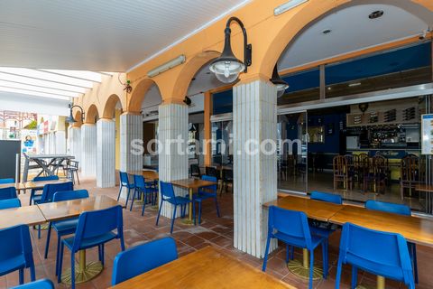 Excellent restaurant for sale in the Marina of Vilamoura, first line, with a fantastic view of the marina. This restaurant is sold furnished and equipped. It also has a parking space in a private uncovered parking. There is also a pleasant terrace. T...