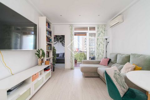 This property is located on Rambla Poblenou, a privileged location both for its proximity (on foot) to the beach, gardens and parks and for its excellent connection by public transport. La Finca dates back to 1965 and is in good condition, while the ...