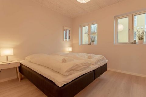 Stilvolle, moderne 4-Zimmer-Wohnung in Karlamagnusarbreyt, Tórshavn mit fantastischem Panoramaausblick! Helles Wohnzimmer, voll ausgestattete Küche, Essbereich, moderne Badezimmer, WLAN und gute Parkmöglichkeiten. Perfekt für einen komfortablen Aufen...