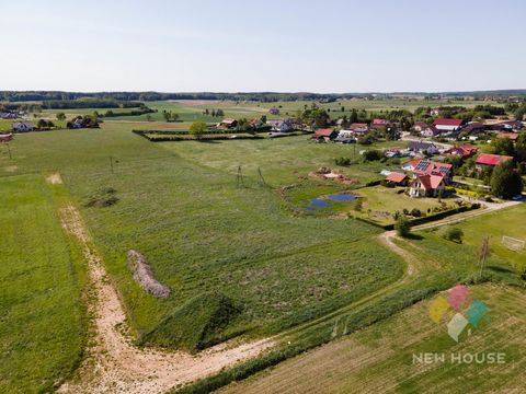Agricultural plot located in the village of Gady - 13 km from Olsztyn. LOCATION: Gady is a small village in the Dywity commune, about 13 km north of Olsztyn. The Communal Cultural Center is thriving in the village. Grocery store nearby. The nearest P...