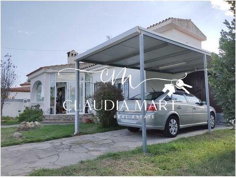 Independent Villa 1km from the beach, has 3 bedrooms on the ground floor and a suite room on the first floor. But not only this comfort of being able to live everything on the ground floor, and leave the first floor only for guest use. But the outdoo...