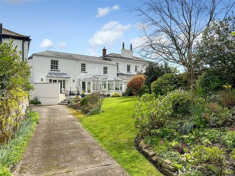 This impressive period residence sits in an exclusive area of just four properties commanding glorious countryside views off the rear elevations which forms part of a former Country Estate, originally thought to date back to c.1860. The property boas...