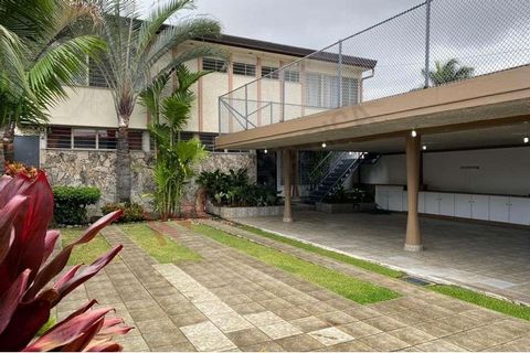 This excellent property is located in a traditional area of San José. A privileged location that allows quick travel to San José, Sabana, Escazú, Heredia and Alajuela, as well as other neighborhoods in the east/west part of the capital. Less than a k...