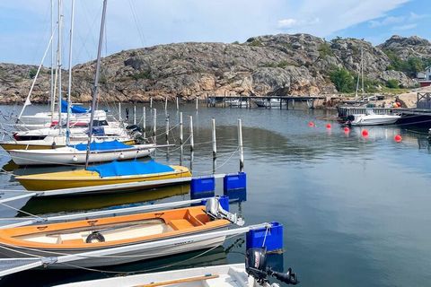 Tasteful accommodation on beautiful Brännö! Here you live peacefully, close to the sea and full of peace in a real archipelago idyll, with lots of opportunities for activities and outdoor life. The island is car-free with frequent ferry traffic to th...