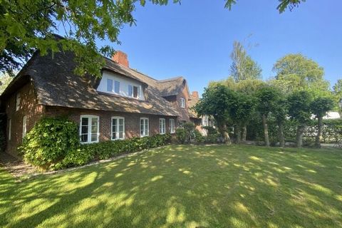 In this wonderful holiday apartment under the thatch, your holiday starts with deceleration! The holiday apartment consists of a cozy bedroom with bathroom en-suite, a spacious living/dining area, a large kitchen and the secret star: the living room ...
