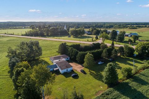 Inviting private country home, surrounded by fields of clover, minutes from the city and all the amenities you require. Located in the tiny hamlet of Saint Joseph with a few good neighbours, come over and have a showing, this is a affordable starter ...