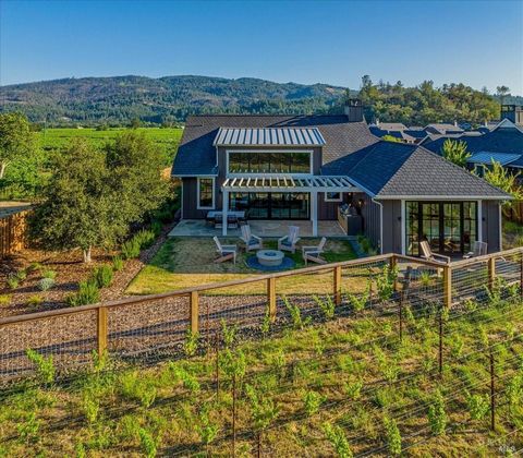 Pairing the best of the world-renowned Four Seasons brand with the best of Napa Valley, 16 Palisades Place offers a completely turnkey hideaway for wine country relaxation and luxury. Completed in 2021 with architectural design by O'Bryan Partnership...