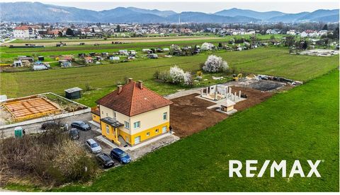 Wij komen uitsluitend tussen bij de verkoop van 1.780 m2 bouwgrond op de locatie Ljubljana - Polje. Alle aanbouwdelen bevinden zich op het perceel waar de gerenoveerde woning staat. Volgens de GURS is het beoogd gebruik goed voor 98% van de woonopper...