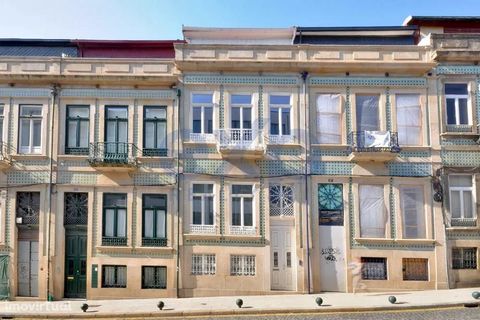 Álvares Cabral 115 is a historic building located on a street of architectural heritage. Very centrally located, this street has aroused the interest of several companies that have set up their headquarters here, tourists looking for charming guest h...
