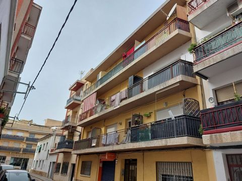 1. Apartment → Apartment in Calafell Vilarenc area, 75.00 m. of surface, 8.00 m2 of terrace, 1000 m. from the beach, 3 double bedrooms, a bathroom, kitchen only furniture, interior carpentry of wood, east orientation, stoneware floor, exterior carpen...