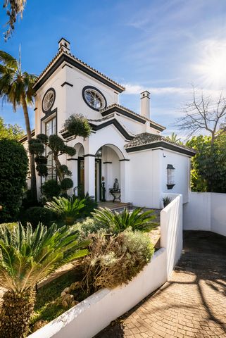 This wonderful 5-bedroom Andalusian style villa is available in a central location in Marbella. The property of 553 m2 is just 500 metres from the beach and the Golden Mile but at the same time in a quiet and convenient location. Everything you could...