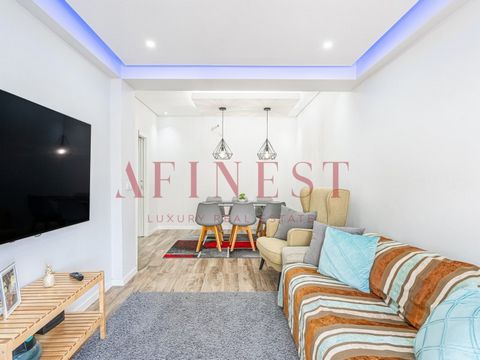 3 bedroom flat completely refurbished in December 2021, located in Paivas, Seixal. This 3 bedroom flat has the following divisions: LIVING ROOM 20m2 with access to balcony 6m2 facing south/west KITCHEN 17m2 combined with 7m2 dining balcony, with inde...