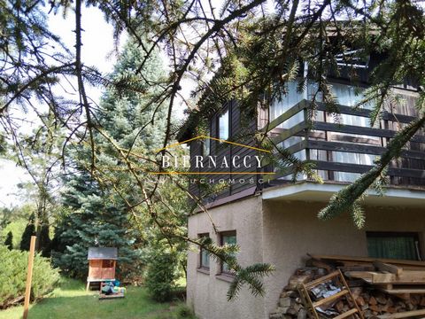 A wonderful summer plot close to the Zegrzyński Reservoir. On a beautiful plot of over 1000 square meters there is a cottage of about 70m2 for light renovation. A plot with a beautiful tree stand. It is located about 10 minutes walk from the Bug Rive...